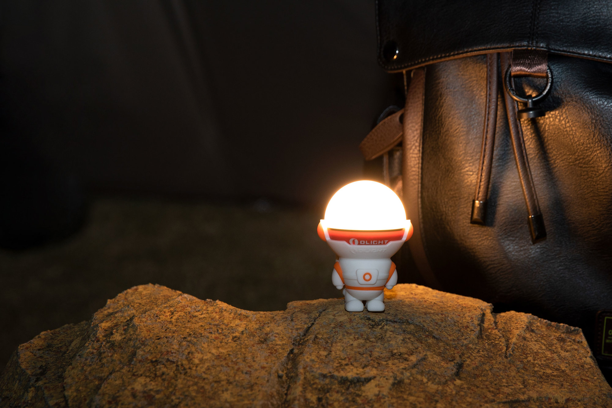 Nabíjací držiak na lampášik Obulb Olight Obuddy Astro Orange – figúrka-Baterky OLIGHT – Obrázok 3