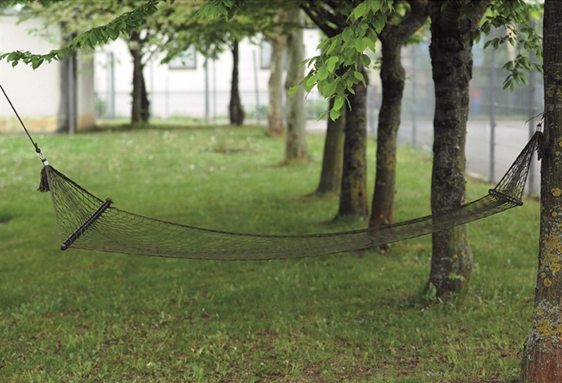Posteľ závesná Mil-Tec "Hammock" s drevenými kolíkmi