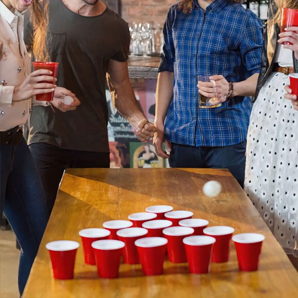 Alkoholová hra Beer Pong – tip na darček