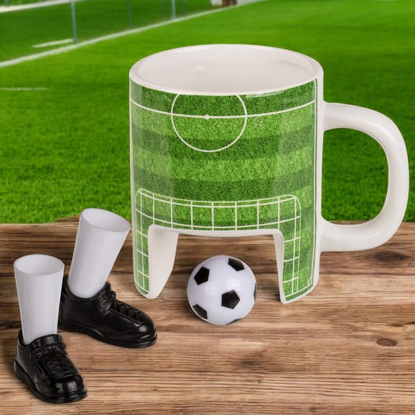 Futbalový hrnček s topánkami a loptičkou – tip na darček