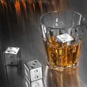 Kovové hracie kocky na chladenie nápojov – tip na darček