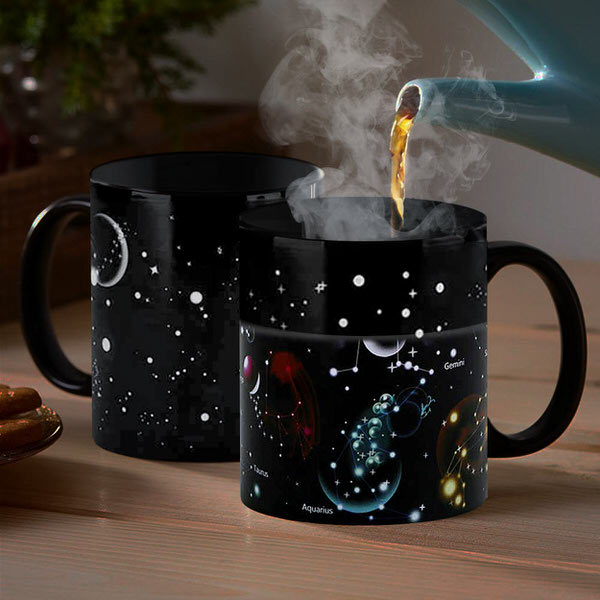 Magický hrnček hviezdna obloha – tip na darček