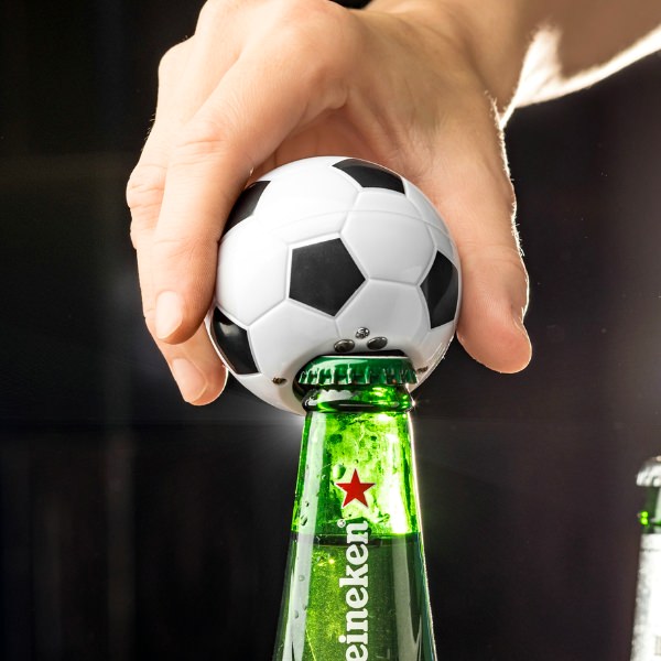 Zvukový futbalový otvárač fliaš – tip na darček